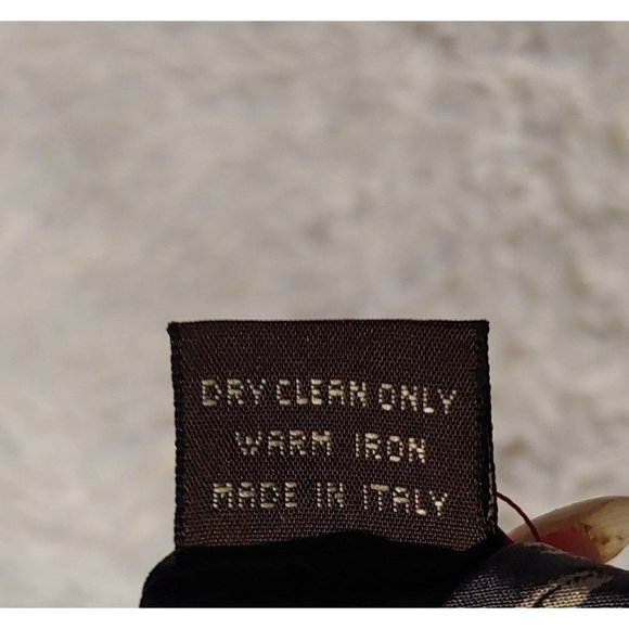 Givenchy 100% Silk Showy Rose Gentlemans Tie - Picture 8 of 9